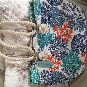 NWT Casey keys tote bag lots of seed beads!!!
